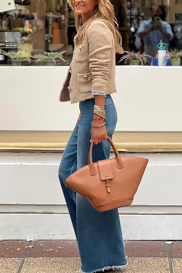 RundKragen – Elegante Jacke mit Rundhalsausschnitt und Knöpfen