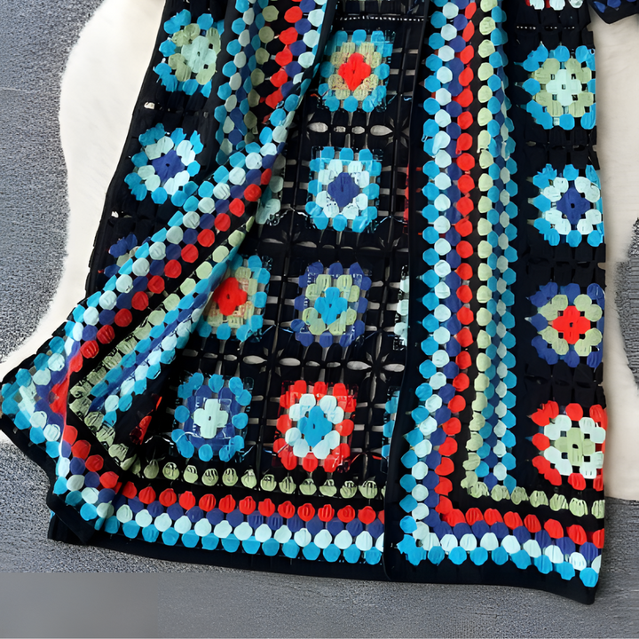 FarbStrick – Lange bunte Strickjacke mit farbenfrohem Design