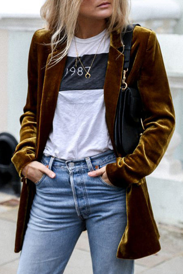 Amore - Auffälliger samtblazer im streetstyle
