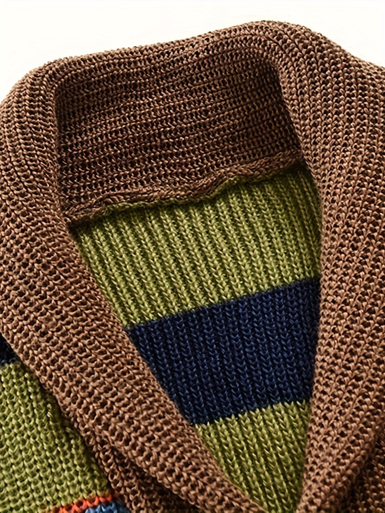 StreifenStrick – Strickjacke mit bunten Streifen