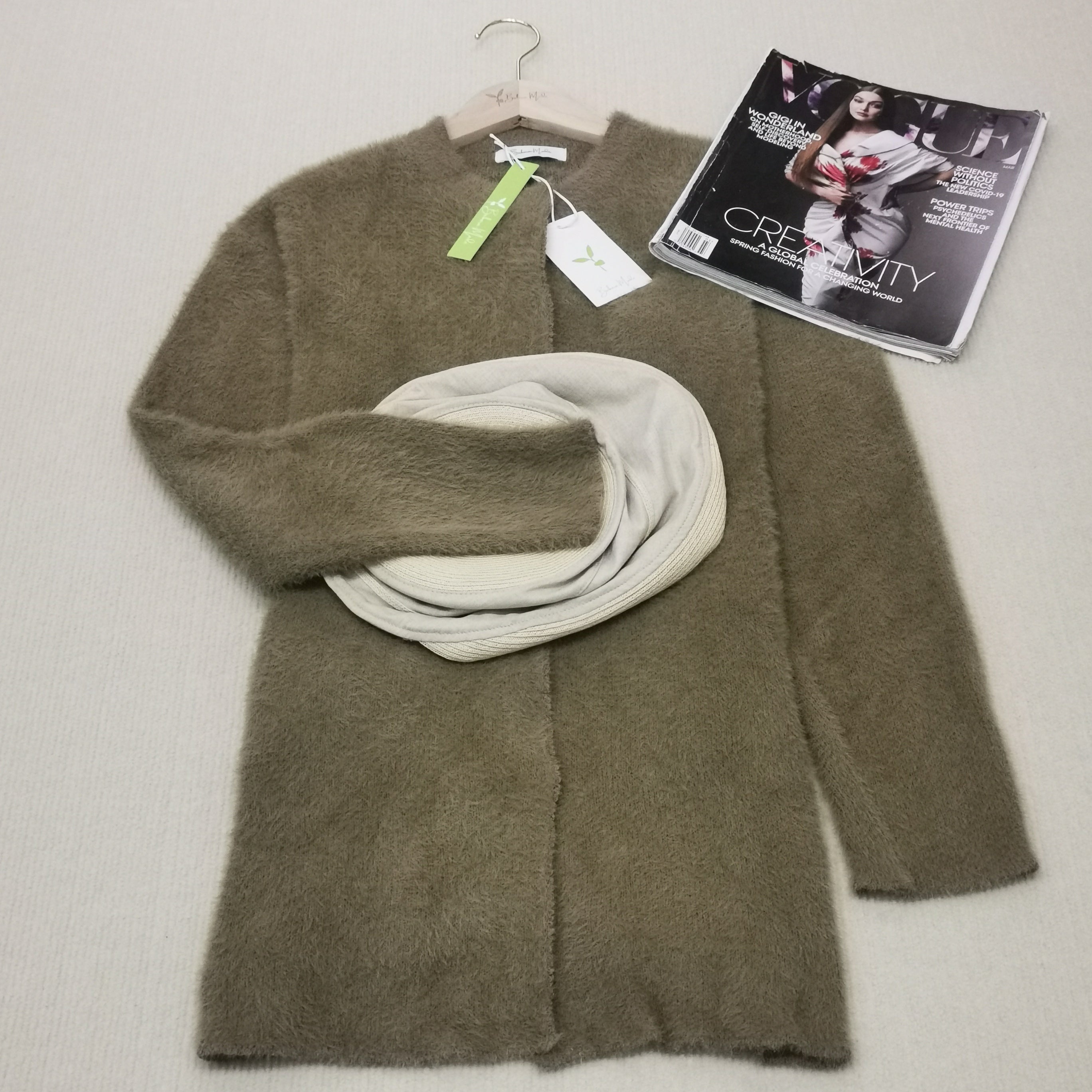 KaffeeStrick – Braune Langarm-Strickjacke mit Knopfleiste