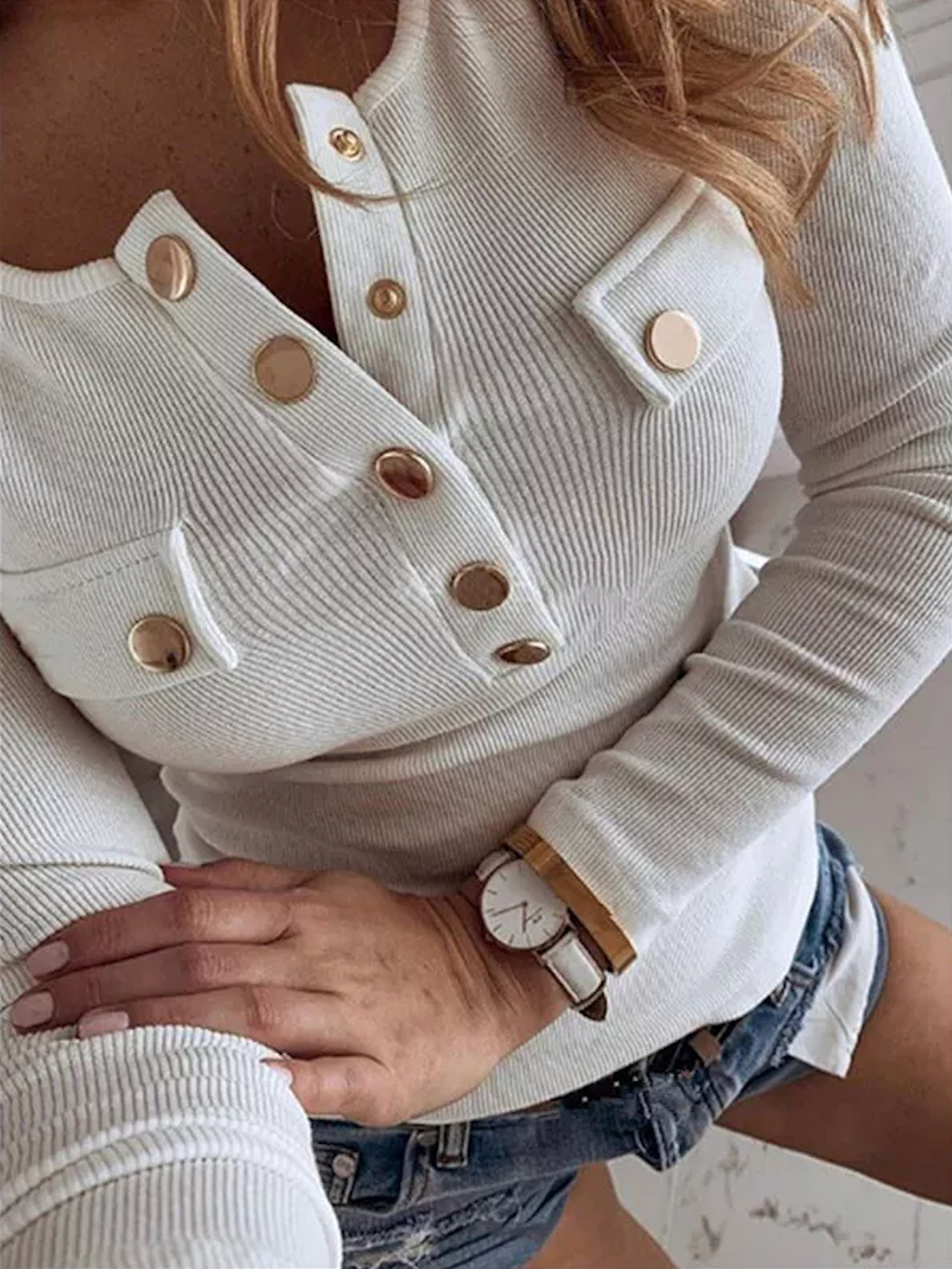 Poppy – Gestricktes T-Shirt mit Knopfleiste
