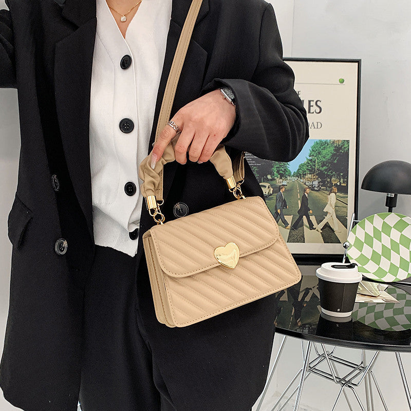 Elegante Handtasche mit Metal Design