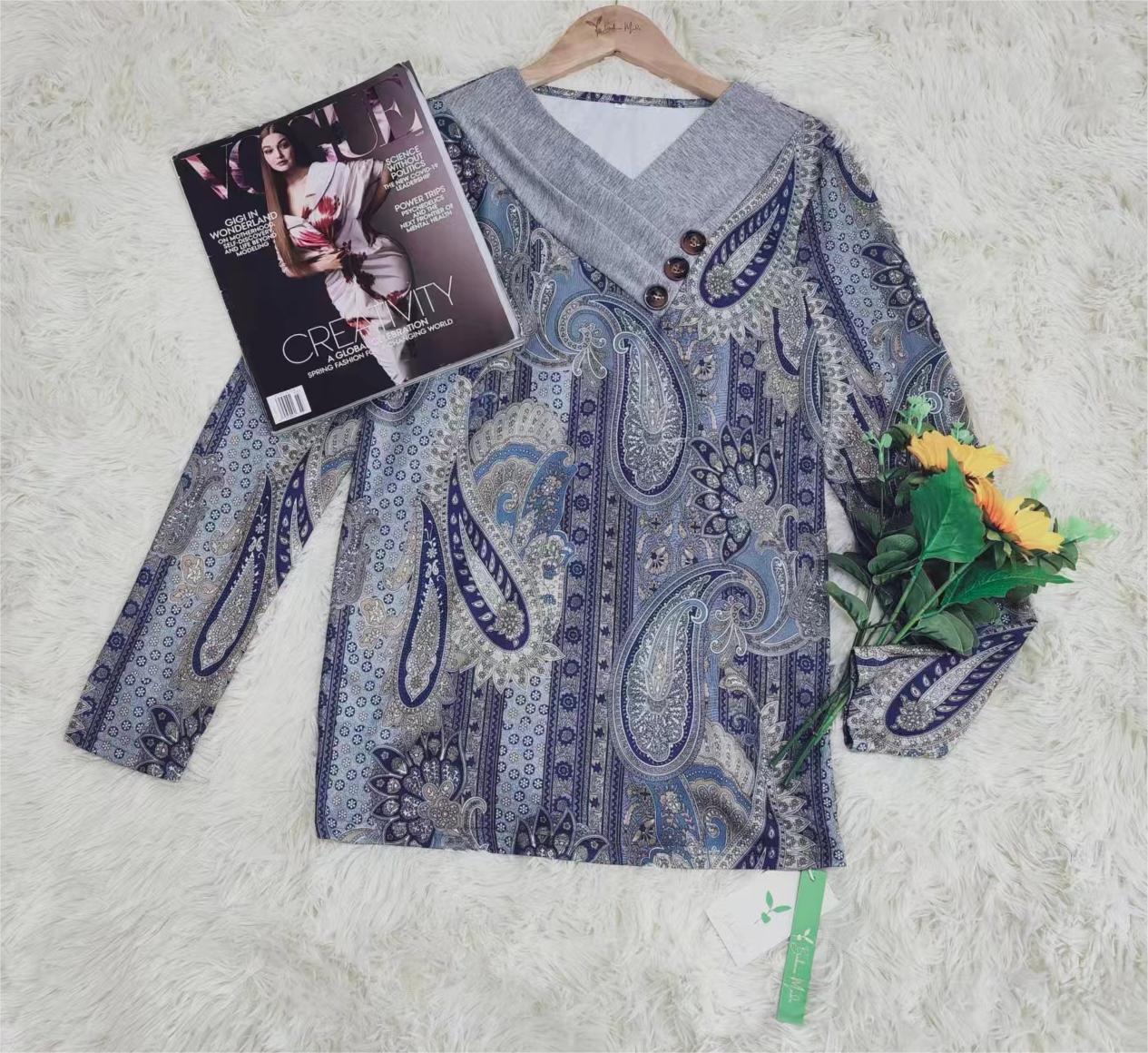 Frida - Blaues Paisley-Top mit grauem Umlegekragen und langen Ärmeln