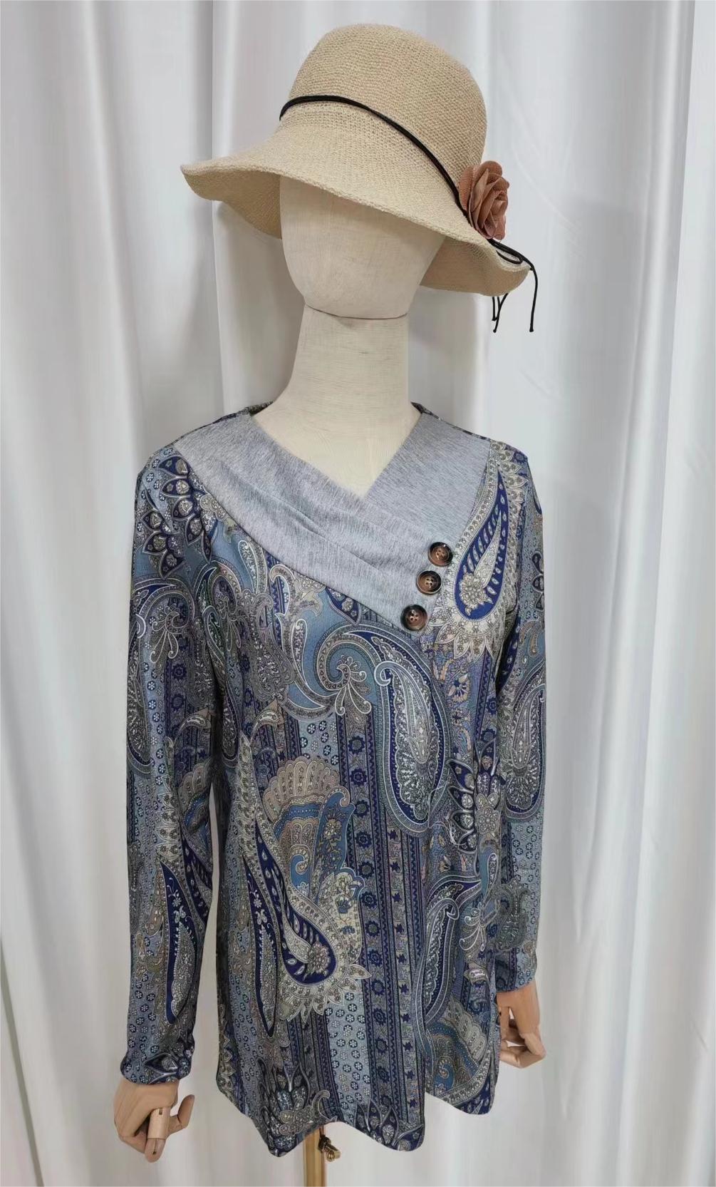 Frida - Blaues Paisley-Top mit grauem Umlegekragen und langen Ärmeln
