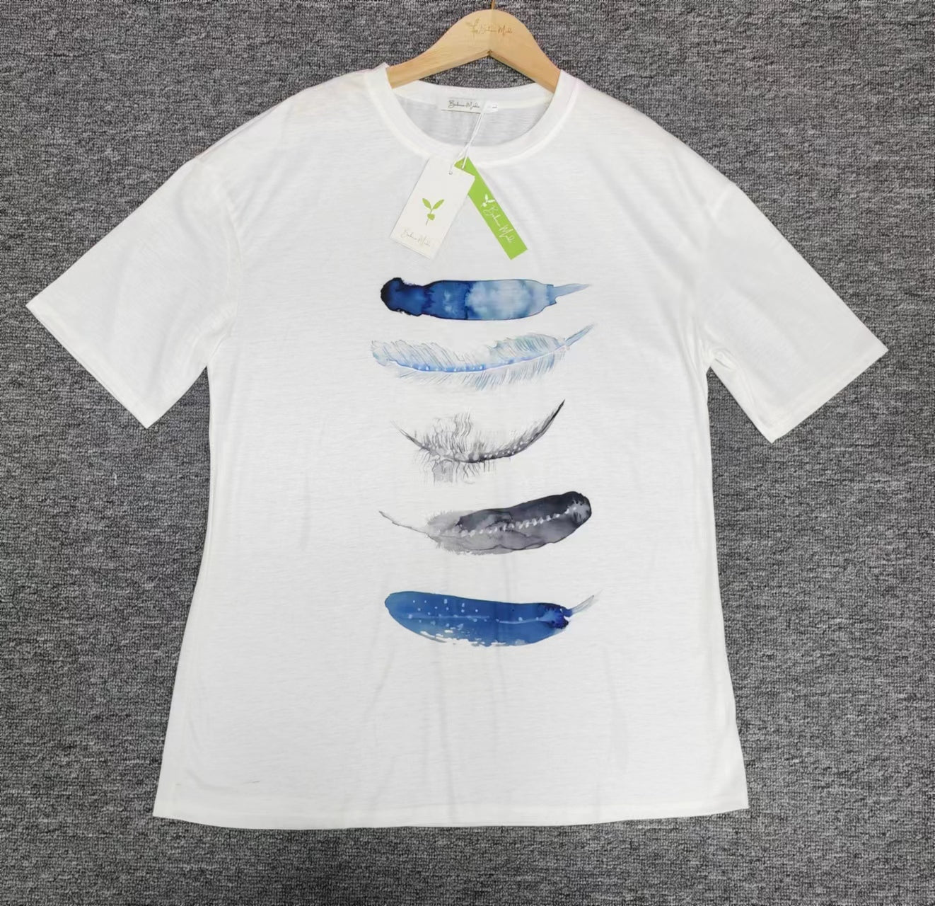 Mercy - Freedom Feather T-Shirt mit kurzen Ärmeln