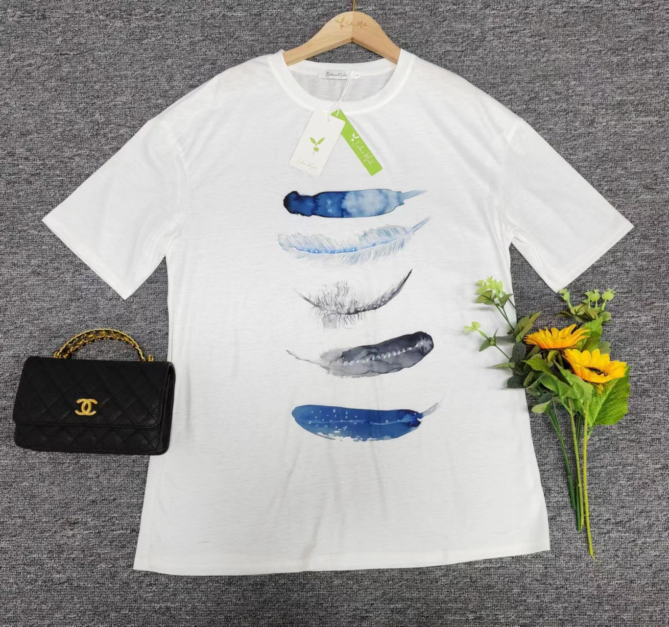 Mercy - Freedom Feather T-Shirt mit kurzen Ärmeln
