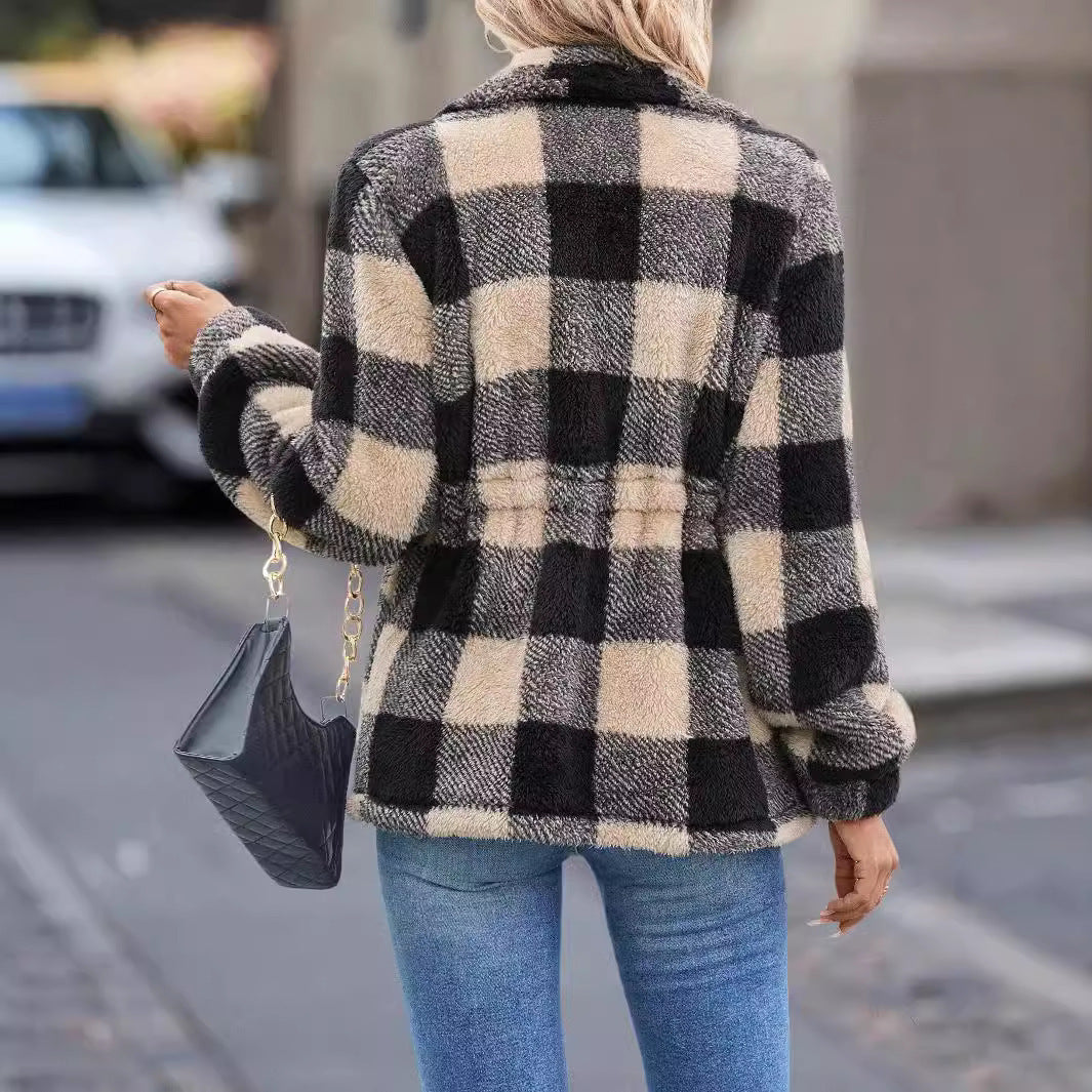 Karierte langärmelige Jacke mit Revers und Reißverschluss, und Taschen