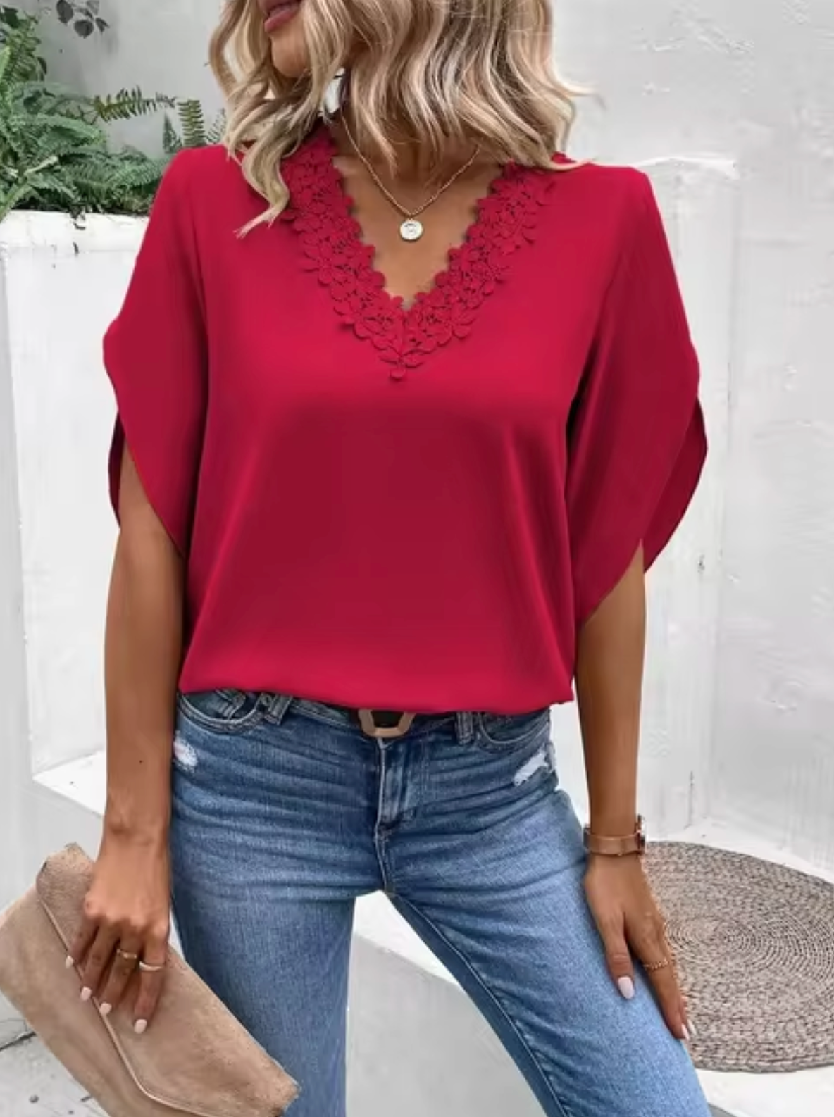 Marsha – Spitzenshirt mit V-Ausschnitt