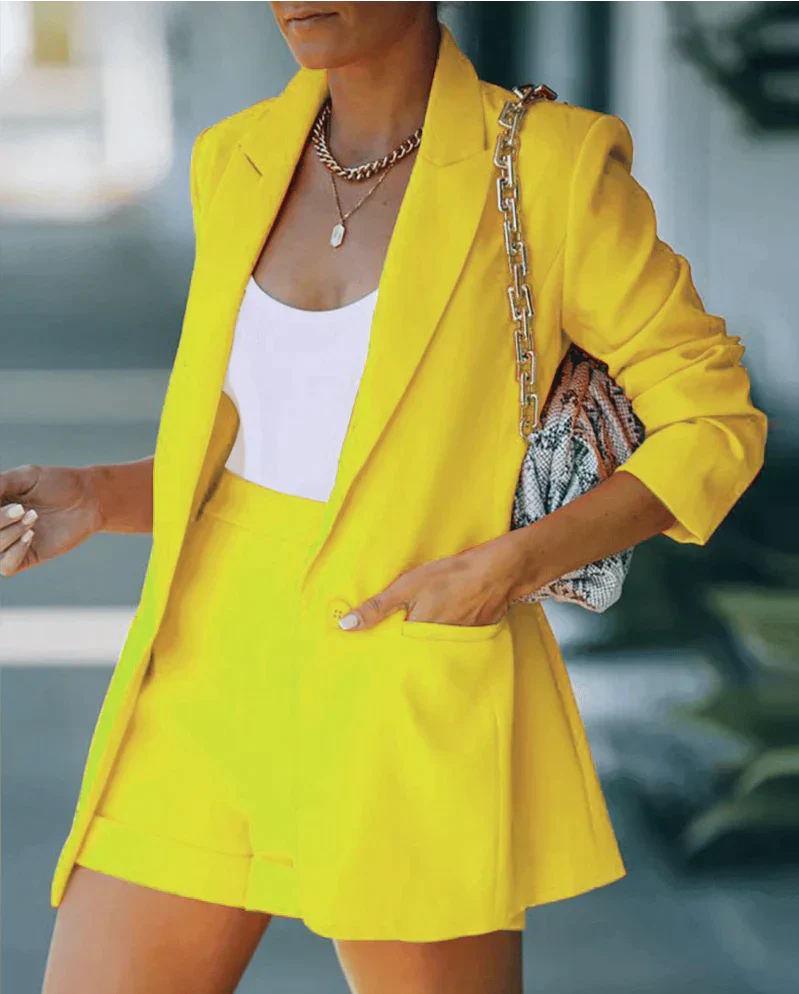 Levia | Stilvolles Set bestehend aus edlem Blazer und lässigen Shorts