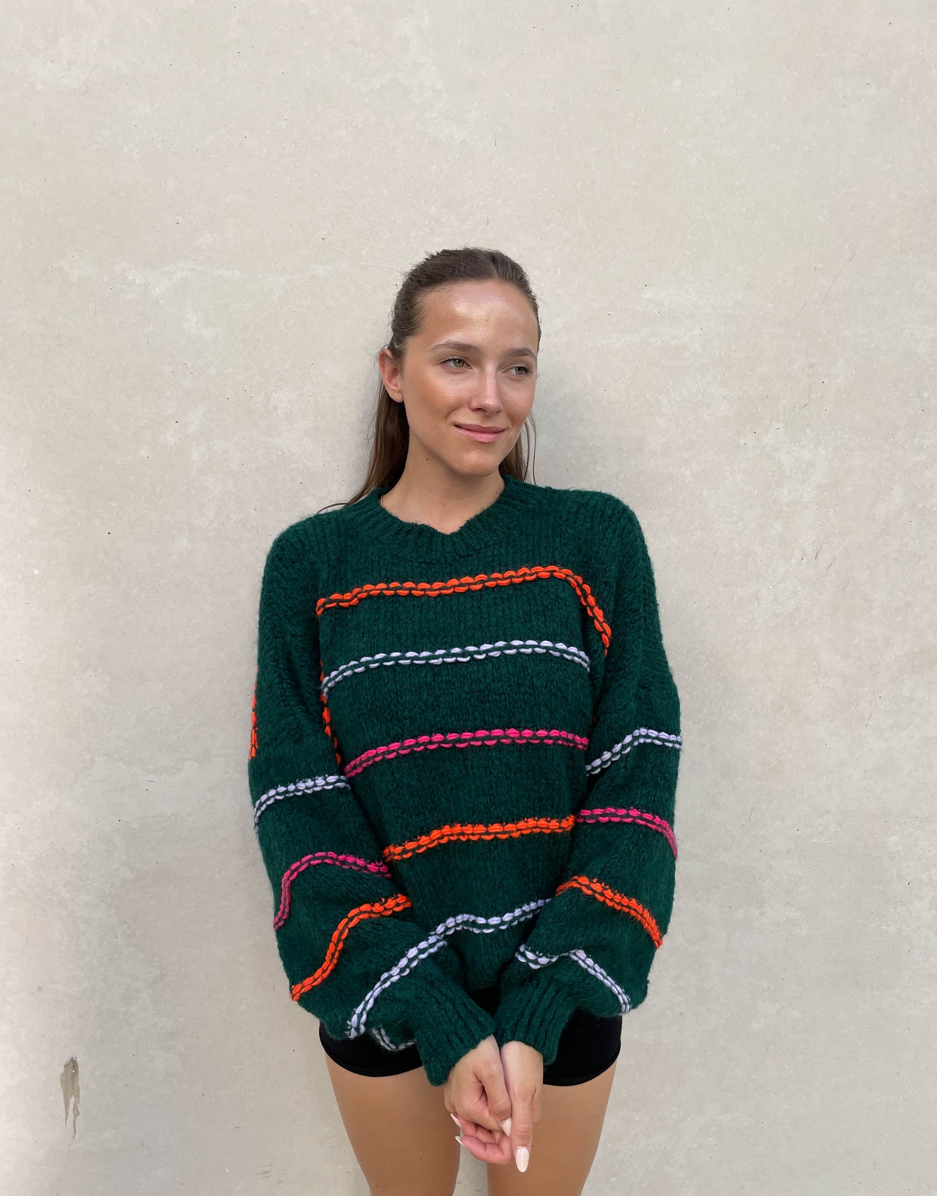 Leilany™ - Übergroßer Pullover mit neonfarbenen Ziernähten