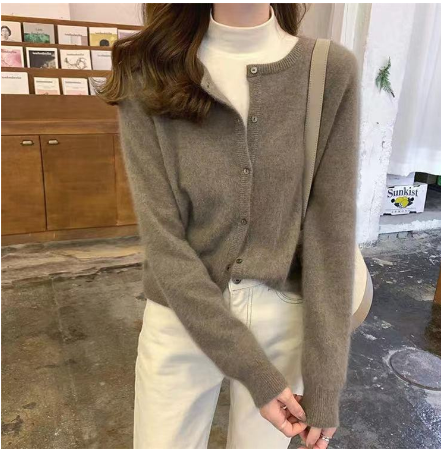 Leslie | Damen Stilvoll Lässig Strickjacke | Knopf Daunen