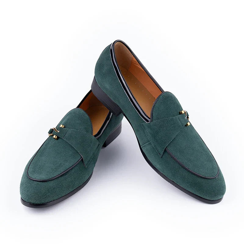 WildLuxe – Luxe Loafers aus Wildleder mit Schnalle