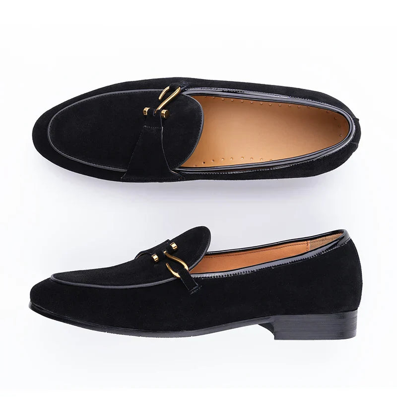 WildLuxe – Luxe Loafers aus Wildleder mit Schnalle