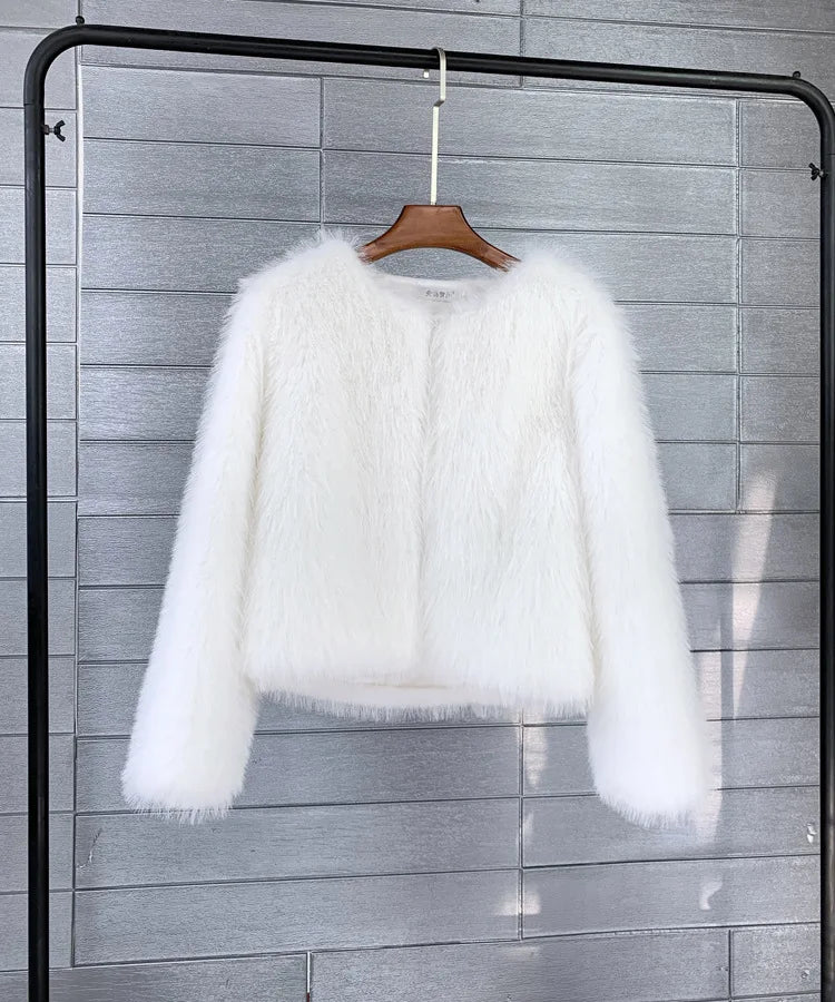﻿PlüschPelz – Eleganter Pelzmantel aus Plüsch