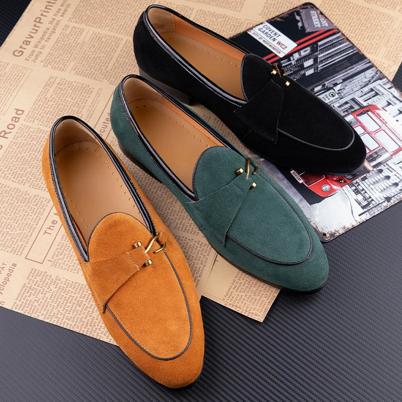WildLuxe – Luxe Loafers aus Wildleder mit Schnalle