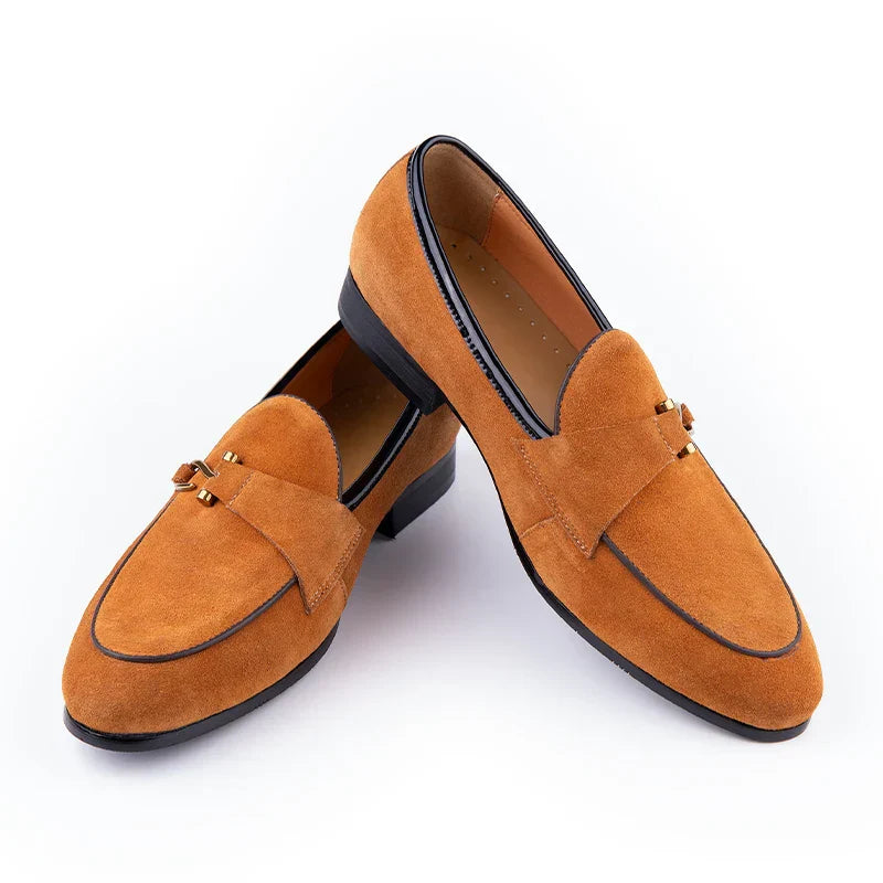WildLuxe – Luxe Loafers aus Wildleder mit Schnalle