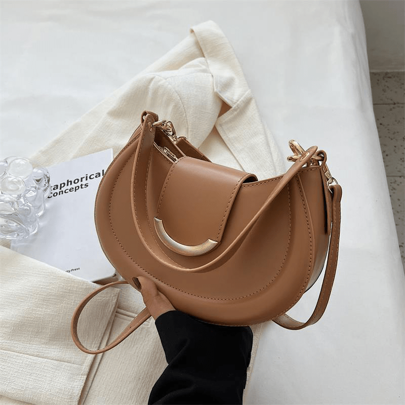 BIA - Halbmond-Schultertasche mit Kette
