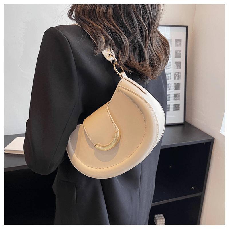 BIA - Halbmond-Schultertasche mit Kette