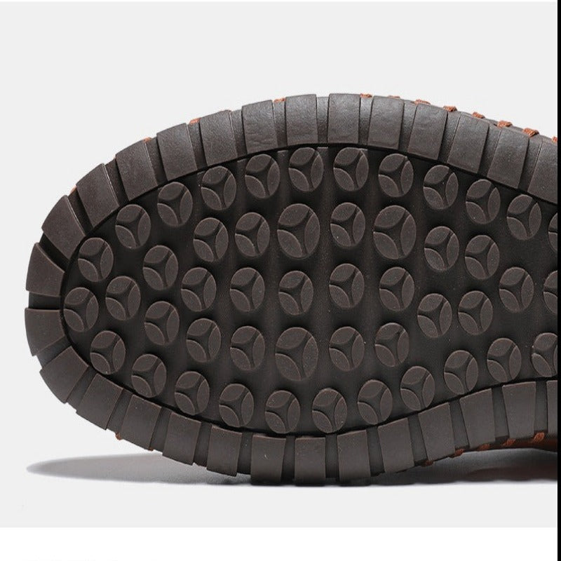 StichSchritt – Herren-Slipper mit Stickerei-Details