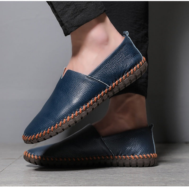 StichSchritt – Herren-Slipper mit Stickerei-Details