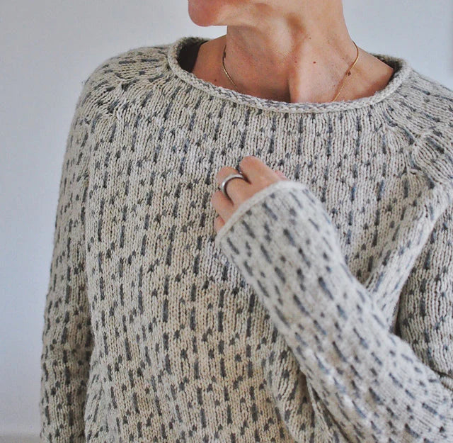 Emelie – Schicker grauer pullover mit u-boot-ausschnitt